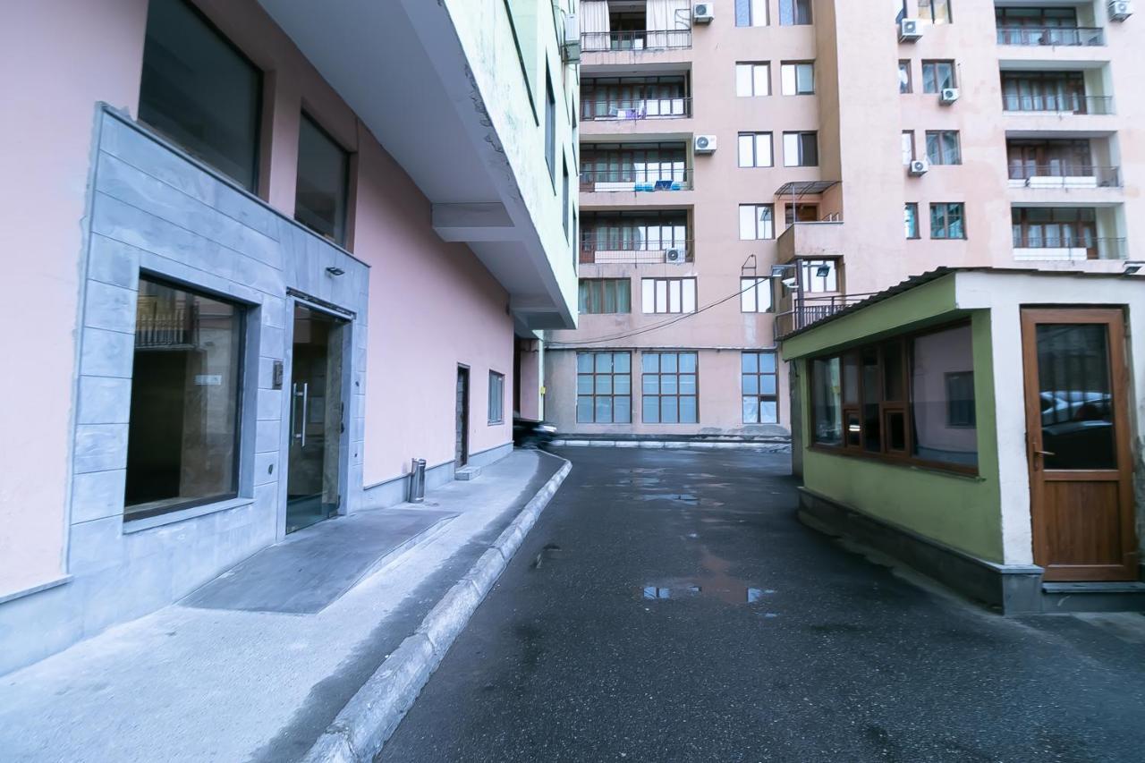 Stay Inn Apartments At Buzand 13 Street Erevan Esterno foto